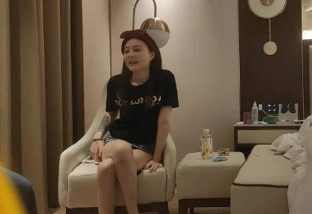 Looking for an old aunt 04-07, a tall girl who looks like anchor Mina.