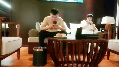 2022.7.2, [real couple visiting flowers], swimming pool 3P is not enough, switch to indoor to continue, oral sex flirt female superior, husband appreciates wife dry