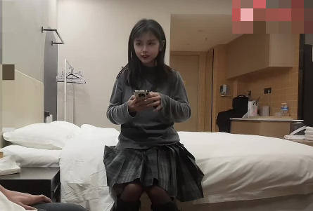 A pure freshman girl works part-time as a peripheral to earn extra money - Tian Boguang