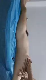 200 yuan Happy SPA male technician secretly filmed customer service, pushed back massage and took off underwear, fingered the hole and rubbed the buttocks to make it want, and the massage bed entered sideways