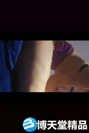 The young female massage technician in the spa SPA massage club secretly broadcasts live while working to earn extra money. The big brother can't stand sucking breasts and fingering B and is so excited that he doesn't want to