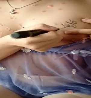 The original Xiao Ai with super tempting dialogue plays SM with her master dripping wax and inserting pepper into her pussy