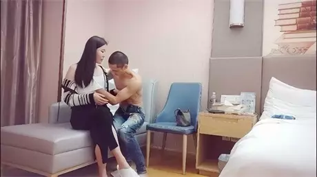 Happy threesome Beijing wife swapping circle senior single man, make an appointment with wife hotel hour room again...
