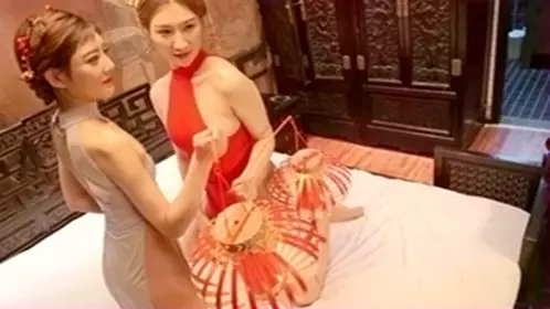 Tall beauty models Xianzi and Xixi sexy transparent gray silk high fork cheongsam looming...