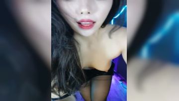 Taiwan's Xiao Piaopiao high-value charming royal sister passionate show, black silk high heels short skirt temptation full face pole dance, rubbing breasts and masturbating close-up fingering, expression slutty and coquettish recommended episode 03