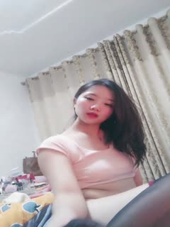 Sweet and coquettish girl shows her face all the time, late at night, she is very good at hooking up with wolf friends to rub her breasts and play with her pussy, spread her pussy to see the close-up, it is so tender and tight, masturbating and licking her own pussy juice, she looks so coquettish Episode 02