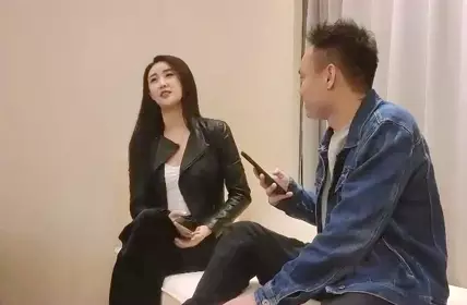 The best-looking girl in black leather plays with uniform temptation, puts on a uniform, red hip skirt, blowjob, open legs, thrusting, and fucking hard&