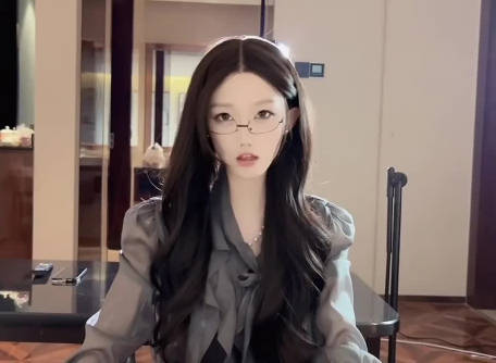Sweetheart Vlog. The conspiracy of the black silk secretary-Igawa Rino