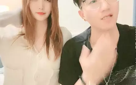 The model student was asked by her elder brother to give her a gift and had sex with her. The goddess' nipples were pink and tender, her face was shy and pure, and she was lovable.