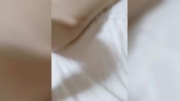 No condom, the white and tender girl's breasts are all pink, and the abalone is also clean and tender. The woman is on top and the long penis is thrust back and forth. Episode 03