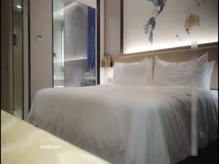Home webcam hacked to secretly film the passionate married life of a young couple. The husband is very good at fucking and chatting while fucking. The Chinese dialogue is clear.