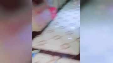 The female technician of the hotel sauna club who is part-time as a female anchor secretly filmed giving a big health care to the guests while masturbating and rubbing her big tits. It feels good to watch