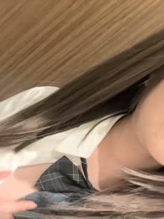 [Exquisite private leak] The thin waist and plump buttocks elementary school girl was violently fucked by the senior without a condom. She was not very old but she screamed and said obscene words 