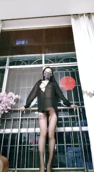 The queen of electric hips is coming. The bathroom is dripping wax. SM masturbation. Beautiful hips and peach hips. The queen moans and swings wantonly. 04