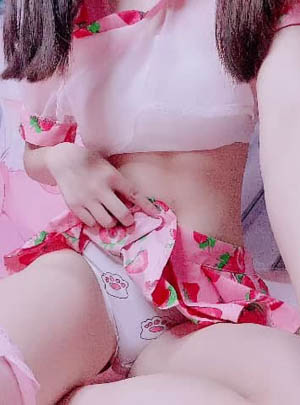 Mask girl with double ponytails in student uniforms is super cute