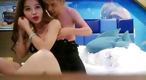 Xiaobao, the flower-hunting master, takes you to find a 100-pound girl with a spotted skirt and a sweet smile. She likes to ride on top and thrust and touch her tits and fuck her hard from behind.