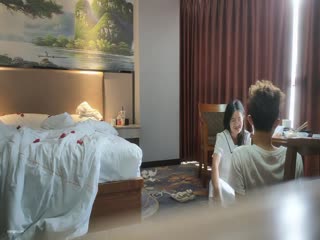 [Love Story], the great pick-up artist is unconvinced, he changes to a new person every few days, a 30-year-old beautiful young woman, and pushes her down and fucks her in the hotel, which is extremely exciting