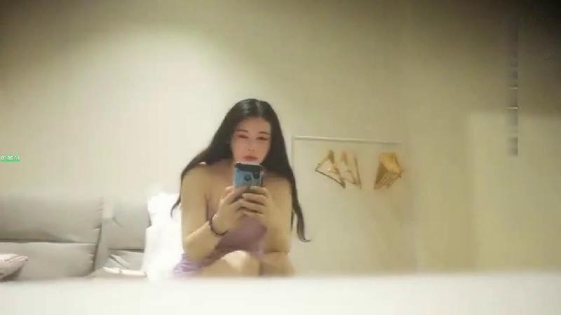 [Li Ge Tanhua] High-quality 170CM top beauty, wearing a shirt and red skirt, sucking tits, close-up deep throat in front of the camera, rubbing the hole and licking the pussy, carrying the leg pile driver...