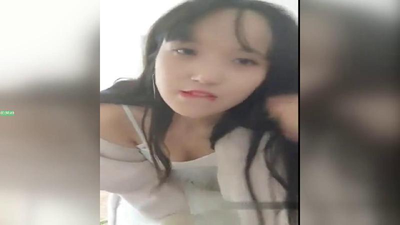 San Ge Tanhua newcomer debuts with suspenders and white skirt, high-end escort licks cock, blowjob, blowjob, pussy, fucking hard, holding her ass and hitting it again and again