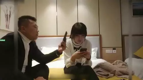 Good luck to the big-legged girl with black stockings and a big ass, with a blowjob, close-up perspective, riding on the body and sitting down violently