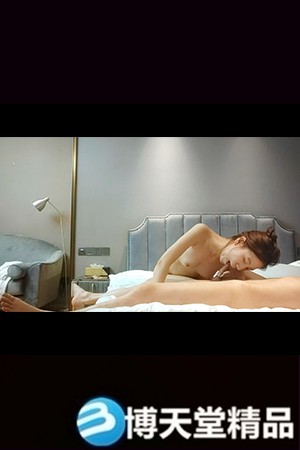 [Model photo shoot, Tanhua] High price to make an appointment with the best temperament model, first time to pay for sex, big white legs clamped waist, big cock top beauty can't stand