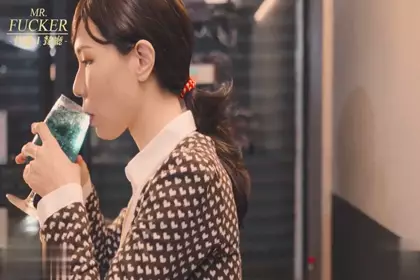 v A cute and sweet beauty, a short skirt, flesh-colored stockings, and beautiful legs. Touching her pussy through her panties makes her feel itchy. One hand grabs her soft tits, and a big black bull vibrates her pussy violently.