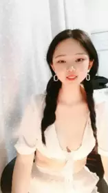 The little brother has a great tongue skill, teasing the clitoris, don't want it, plump bell-shaped breasts, young mature woman in white pajamas, first-person perspective, no condom, violent pounding