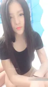 A beautiful girl with a high appearance value puts a rotten banana into her pussy with a condom. The pussy is very hairy and very attractive. If you like it, don't miss it.