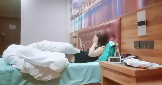 The newcomer of Tanhua is asking for attention. There are people on the side and they start to do it passionately.