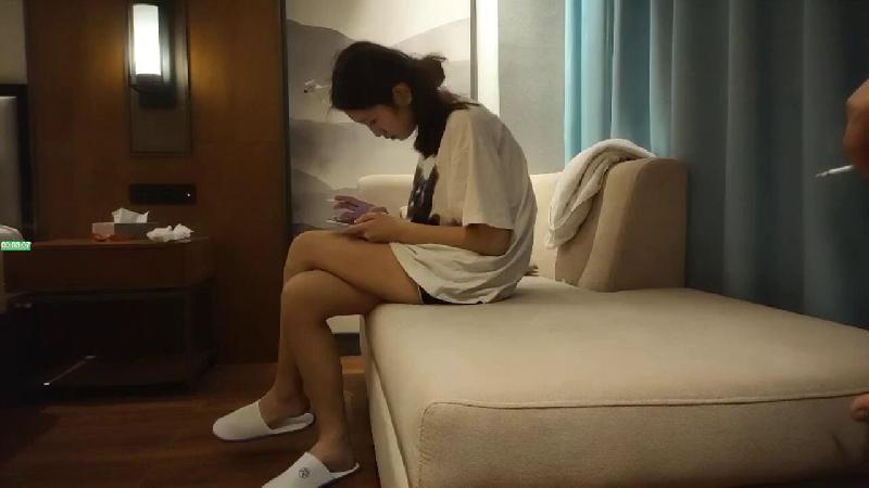 [Secret Mimi] The first round of the big circle fairy looks like Liu Haocun. The second shot is dry and fragrant on the bed, sweaty and messy hair
