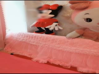 Internet celebrity young girl Xiao Naiyin narrates her obscene words and fantasizes about her brother's big cock plugging in. There is a lot of lewd sound. Close-up close-up dialogue is obscene