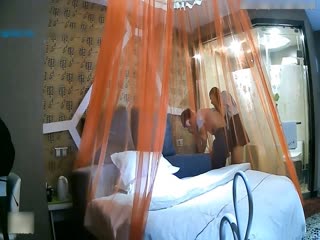 What kind of theme hotel is this? There are sex machines, iron chains, and the single-eyed fat guy and his girlfriend in uniform are watching an action movie and having sex.