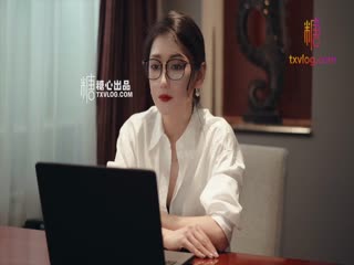 Hangzhou Internet celebrity sister sexy rabbit ears short skirt wearing high heels is fucked by her friend who lifts up her skirt and fucks her slender legs and beautiful pussy in front of the camera with open stockings close-up in and out
