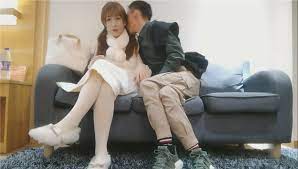 A slightly plump girl with twin ponytails, black silk temptation, shaved hair, very well-behaved, after being wildly penetrated by Yiton, looking up and cumming