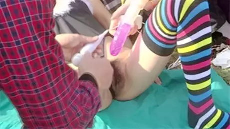 Xuan Ge's classic work: outdoor sex, then use the dick to hold it up and fuck it