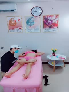 Professional private massage club, male technician gives oil massage to female customer, thirsty and hardcore, fucking the woman on top, episode 01