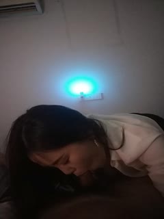 The first time, the old man came to the door of the fast food young woman, the whole process was filmed after washing the dick and fucking, the service was very bad, holding hands and touching breasts, 69 position oral sex after entering the big ass and fucking hard