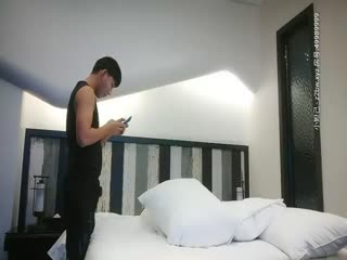 The girl with a very good appearance shows her passionate show throughout the whole process, with sexy stockings and uniforms, sweet and cute masturbation and props, climax and continuous flow of lewd water, exciting and stimulating