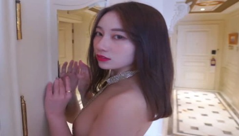 The high-value wild model Xiaoma Su Zhenyan's sparkling diamond uniform!