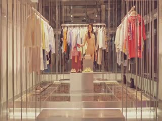 The latest leaked video of Beijing Angel Jiege shopping naked and acting as a showcase model