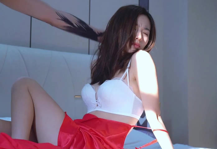 Madou Film Media X Changzhi Media. CZ-0008. Xia Yuhe. Helpless wife. Young woman was raped by the gangster