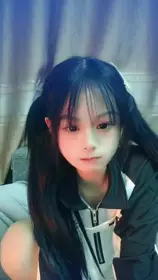 A pure little Loli with twin ponytails! A cute face! Naked temptation in the paid room, open your legs to see the tender pussy, finger fingering to make the water sound, open the pussy to make the water flow