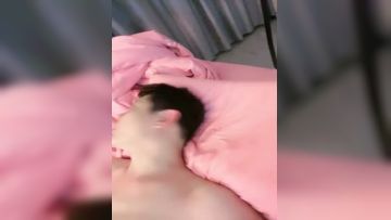 The little slut who was made comfortable by the big brother showed her face throughout the whole process and gave the big brother a blowjob and deep throat. She was really sexy, making the big brother fuck and dig and climax continuously, rubbing the slutty tits and ravaging her from the side. Episode 01