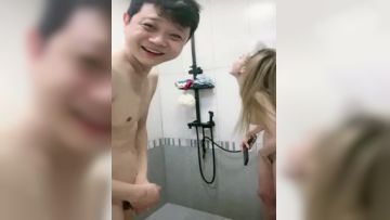 The little slut who was made comfortable by the big brother showed her face throughout the whole process and gave the big brother a blowjob and deep throat. She was really sexy, making the big brother fuck and dig and climax continuously, rubbing the slutty tits and ravaging her from the side. Episode 05