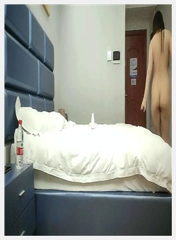 Xiao Ma Ge is in the outer field every day, with fair skin, beautiful long legs, and a coquettish little sister late at night...