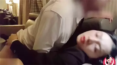 The latest leaked Twitter student Liu Yue is punished for being late for work in a small suit OL...