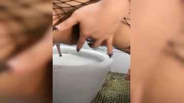 The coquettish little sister and her boyfriend have sex live, giving a blowjob to a big cock and letting the boy lick her feet and pussy, sexy one-piece stockings, multiple positions, no condom, screaming and moaning, episode 02