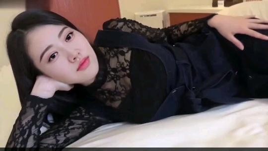 Star face-changing Jing Tian, finger inserted into tender pussy climax squirt