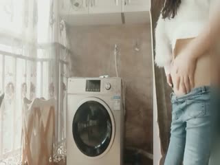 [Real record of brother and sister having sex] The horny brother seduces and fucks the superb S-class body sister in the workroom during lunch break. She takes off her jeans and fucks her from behind. HD 720P full version!