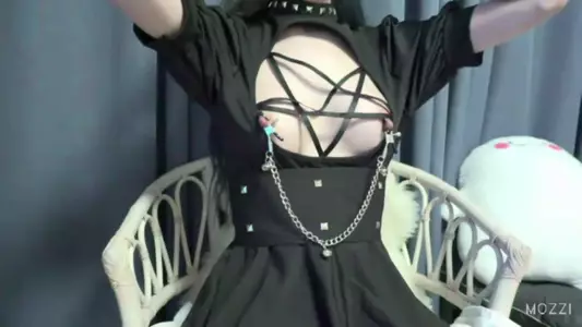 [Naughty baby Mozzi] - Masturbating with nipple clamps is a pleasure both up and down.